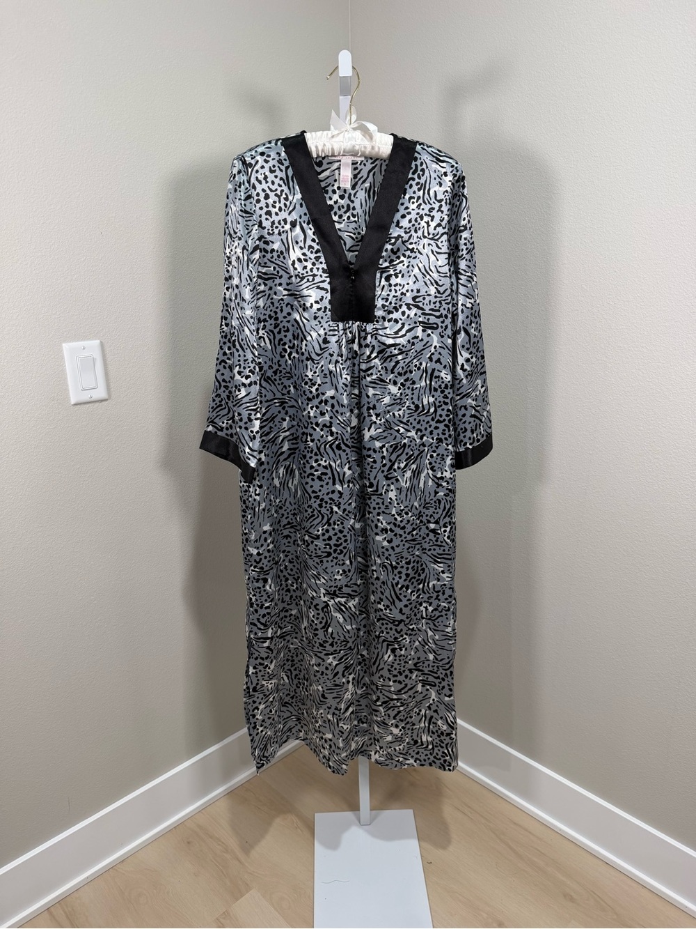 Oscar de la Renta Pink Label Animal Print Satin Caftan Robe - Size S